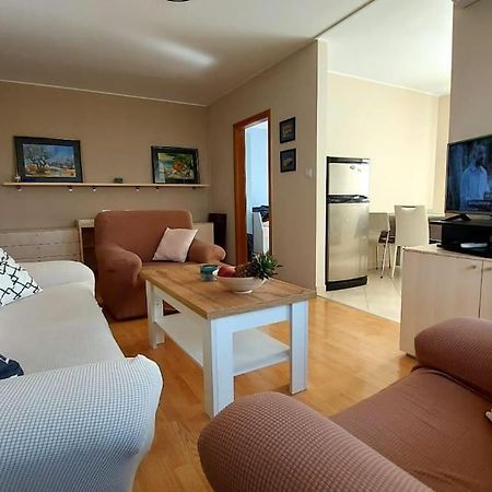 Apartman Ana Pula - Calm, Free Parking, Close To Center Eksteriør bilde